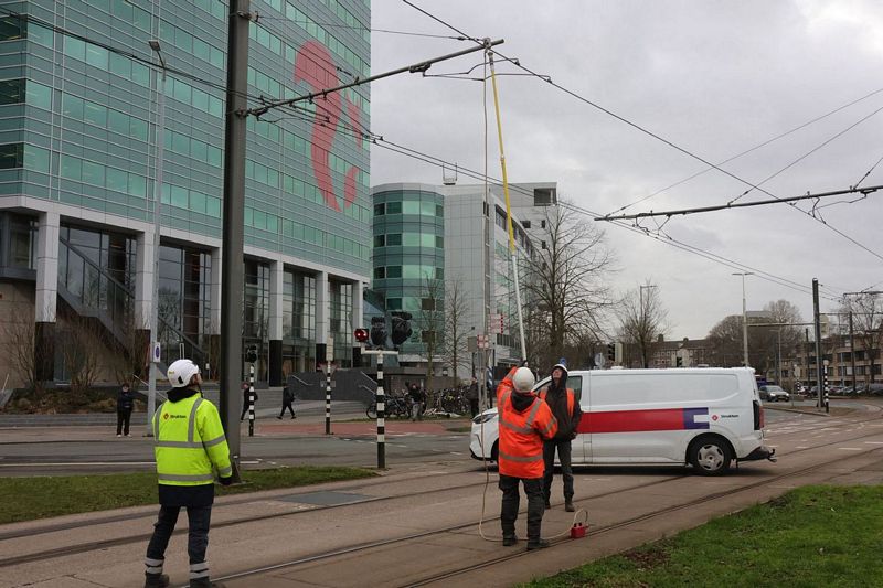 Sneltram ontspoort nabij Utrecht Centraal 